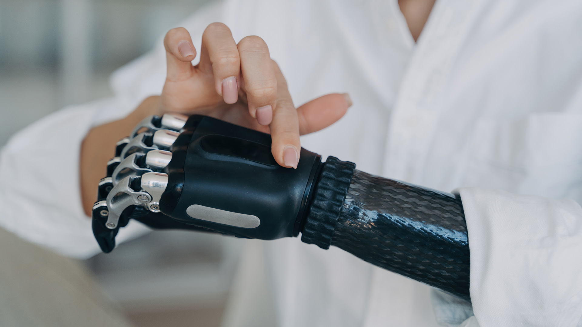 Intelligente Handprothese. 