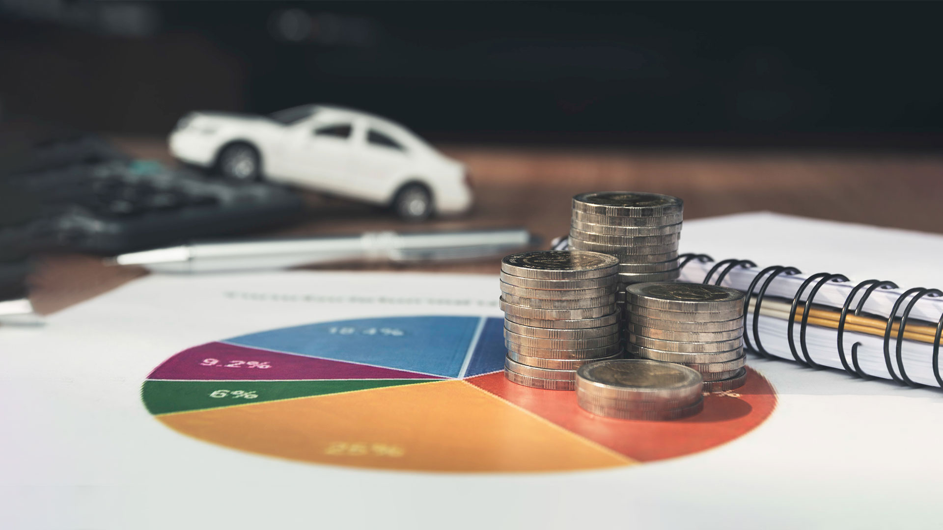 Sparplan mit Münzen. Sparplan mit Münzen.